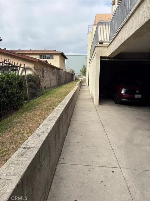 1095 N Raymond, Pasadena, CA 91103 photo 4