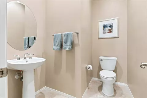 Bath - 340 Mock Blf, Beaumont, CA 92223 photo 4 of 4