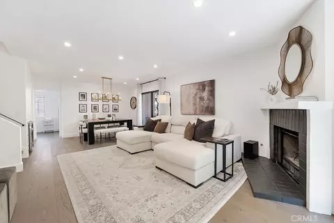 21931 Burbank Blvd #25, Woodland Hills, CA 91367