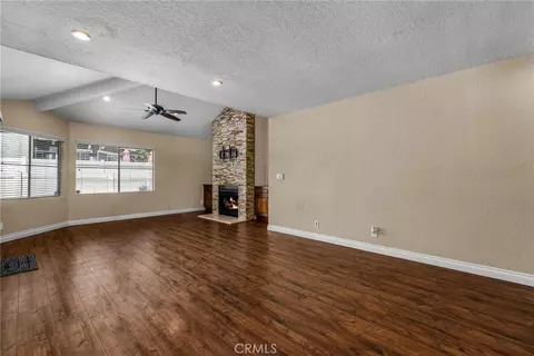 Living - 1906 Rory Ln #5, Simi Valley, CA 93063 photo 2 of 8