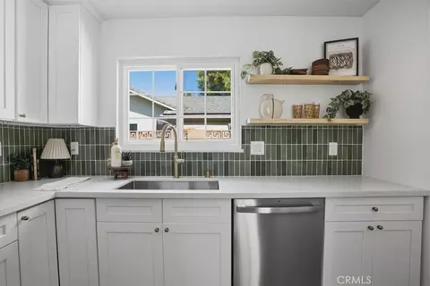 Kitchen - 1387 Cherry Ave, Simi Valley, CA 93065 photo 3 of 3