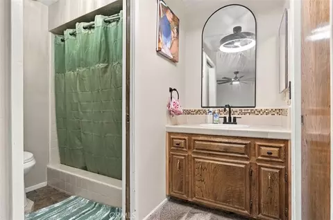 Bath - 21424 Mountain, Tehachapi, CA 93561 photo 2 of 2
