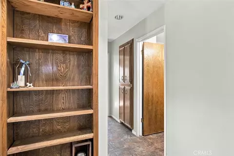 Entry Way - 21424 Mountain, Tehachapi, CA 93561 photo 2 of 3