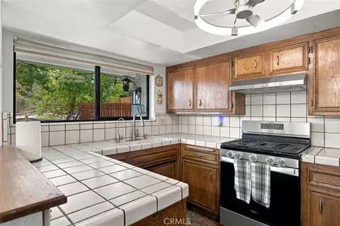 Kitchen - 21424 Mountain, Tehachapi, CA 93561 photo 2 of 3