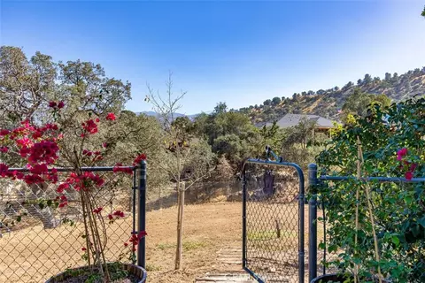 Exterior - 21424 Mountain, Tehachapi, CA 93561 photo 11 of 16