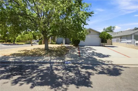 2240 Moonlight Ct, Palmdale, CA 93550