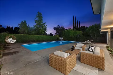 24621 Calvert St, Woodland Hills, CA 91367