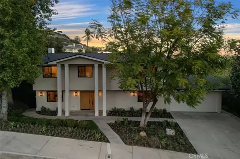 24621 Calvert St, Woodland Hills, CA 91367