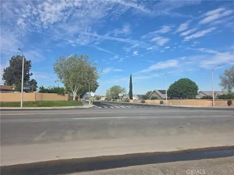 28 E Avenue R8, Palmdale, CA 93550 photo 4