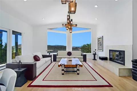 130 Dapplegray Rd, Bell Canyon, CA 91307