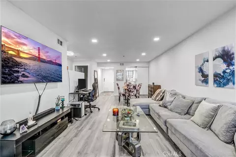 Living - 6545 Reseda Blvd #6, Reseda, CA 91335 photo 2 of 3