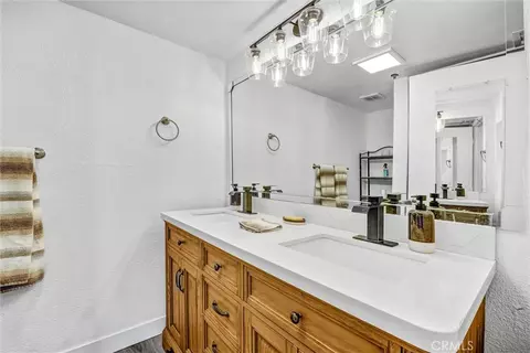 Bath - 6545 Reseda Blvd #6, Reseda, CA 91335 photo 2 of 3
