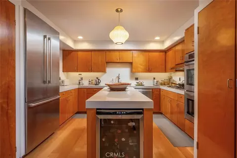 Kitchen - 406 Brooks Ave, Venice, CA 90291 photo 1 of 2