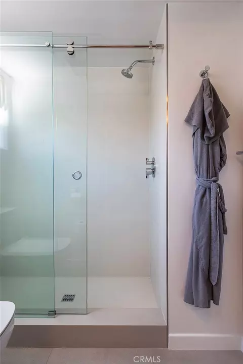 Bath - 406 Brooks Ave, Venice, CA 90291 photo 4 of 5