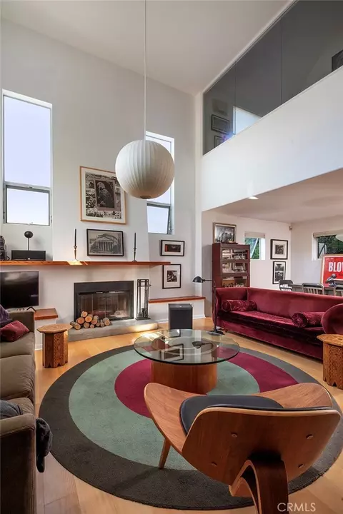Living - 406 Brooks Ave, Venice, CA 90291 photo 2 of 4