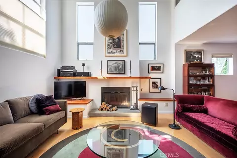 Living - 406 Brooks Ave, Venice, CA 90291 photo 4 of 4
