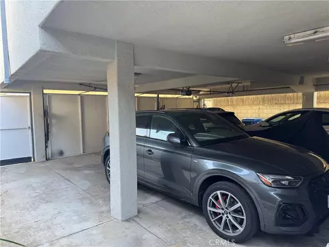 Exterior - 406 Brooks Ave, Venice, CA 90291 photo 1 of 2