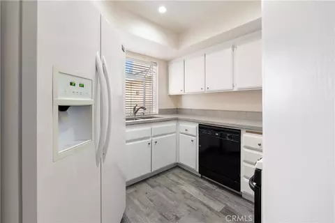 Kitchen - 2762 Erringer #15, Simi Valley, CA 93065 photo 1 of 3