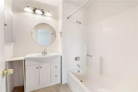 Bath - 2762 Erringer #15, Simi Valley, CA 93065 photo 3 of 4