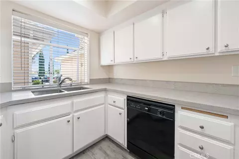 Kitchen - 2762 Erringer #15, Simi Valley, CA 93065 photo 2 of 3