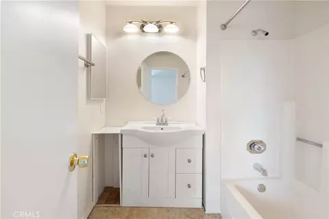Bath - 2762 Erringer #15, Simi Valley, CA 93065 photo 2 of 4