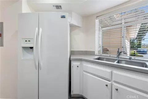 Kitchen - 2762 Erringer #15, Simi Valley, CA 93065 photo 3 of 3