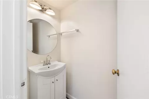 Bath - 2762 Erringer #15, Simi Valley, CA 93065 photo 1 of 4