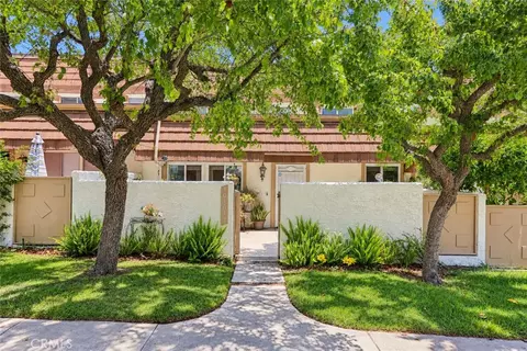 10161 Larwin Ave #3, Chatsworth, CA 91311