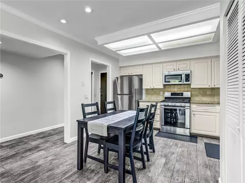 Dining - 500 Jackson Pl #302, Glendale, CA 91206 photo 2 of 4