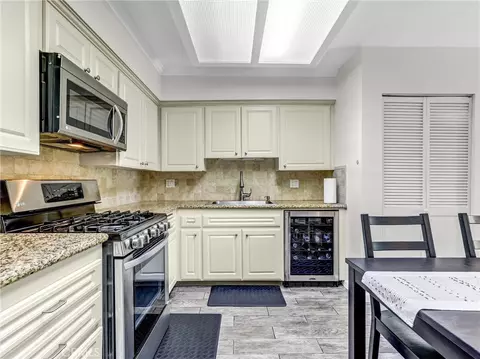 Kitchen - 500 Jackson Pl #302, Glendale, CA 91206 photo 1 of 2