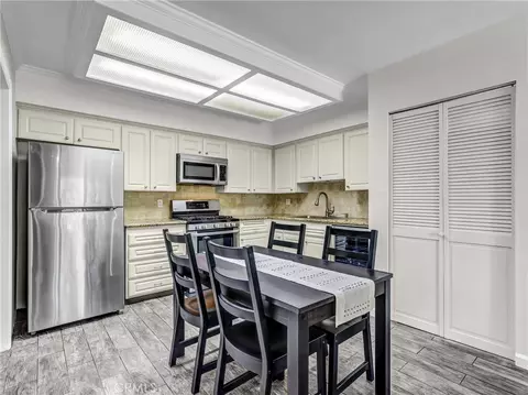 Kitchen - 500 Jackson Pl #302, Glendale, CA 91206 photo 2 of 2