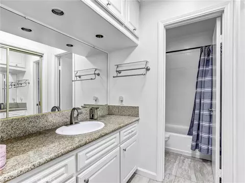 Bath - 500 Jackson Pl #302, Glendale, CA 91206 photo 1 of 2
