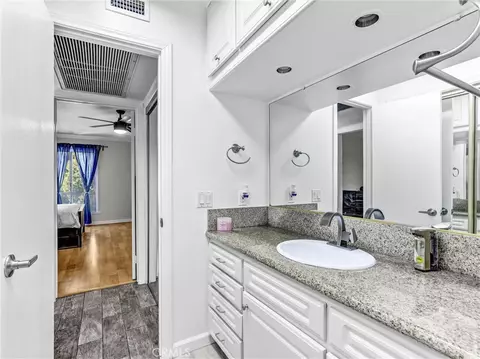 Bath - 500 Jackson Pl #302, Glendale, CA 91206 photo 2 of 2