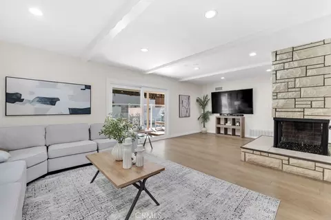 4300 Pampas Rd, Woodland Hills, CA 91364