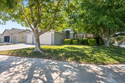 42555 La Gabriella Dr, Lancaster, CA 93536