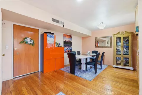 5429 Newcastle #303, Encino, CA 91316
