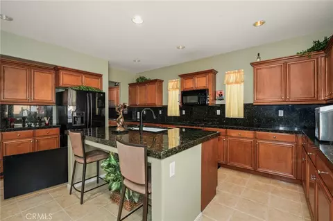 Kitchen - 3317 Vahn Ln, Lancaster, CA 93536 photo 3 of 4