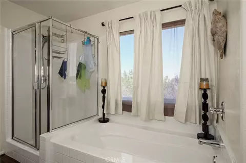 Bath - 3317 Vahn Ln, Lancaster, CA 93536 photo 3 of 6