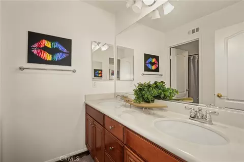Bath - 3317 Vahn Ln, Lancaster, CA 93536 photo 5 of 6