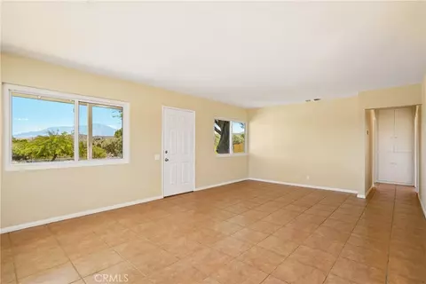 Living - 49272 Hibiscus Dr, Morongo Valley, CA 92256 photo 5 of 10
