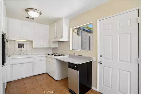 Kitchen - 49272 Hibiscus Dr, Morongo Valley, CA 92256 photo 2 of 6