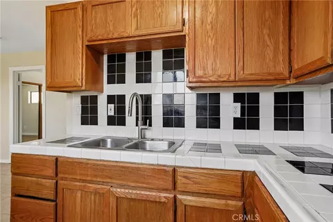 Kitchen - 49272 Hibiscus Dr, Morongo Valley, CA 92256 photo 6 of 6