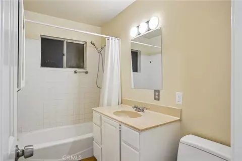 Bath - 49272 Hibiscus Dr, Morongo Valley, CA 92256 photo 1 of 3
