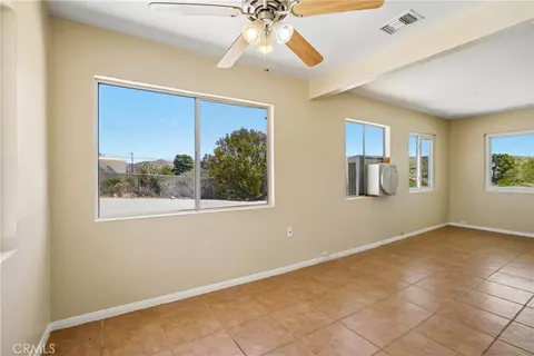 Living - 49272 Hibiscus Dr, Morongo Valley, CA 92256 photo 4 of 10
