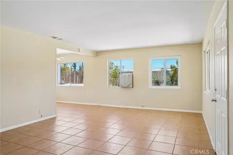 Living - 49272 Hibiscus Dr, Morongo Valley, CA 92256 photo 2 of 10