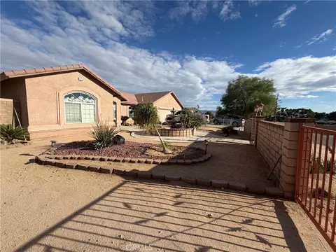 Exterior - 17071 Tokata Rd, Apple Valley, CA 92307 photo 3 of 4