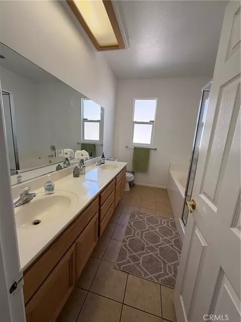 Bath - 17071 Tokata Rd, Apple Valley, CA 92307 photo 3 of 5
