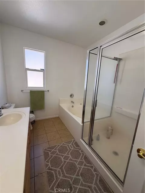 Bath - 17071 Tokata Rd, Apple Valley, CA 92307 photo 4 of 5