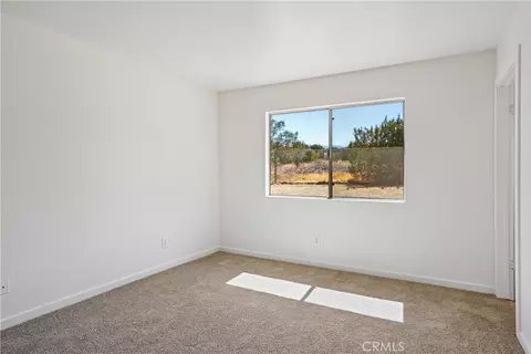 Bedroom - 11618 Rosewood Ave, Morongo Valley, CA 92256 photo 5 of 6