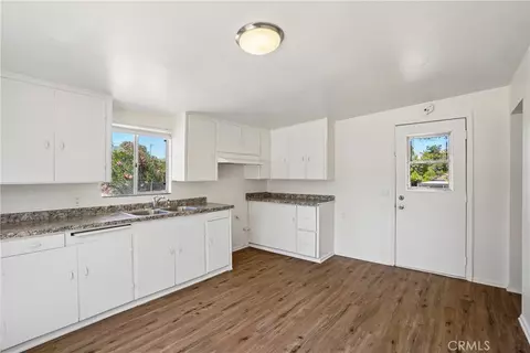 Kitchen - 11618 Rosewood Ave, Morongo Valley, CA 92256 photo 1 of 3